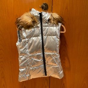 Puffer silver vest. Hood could be detached.